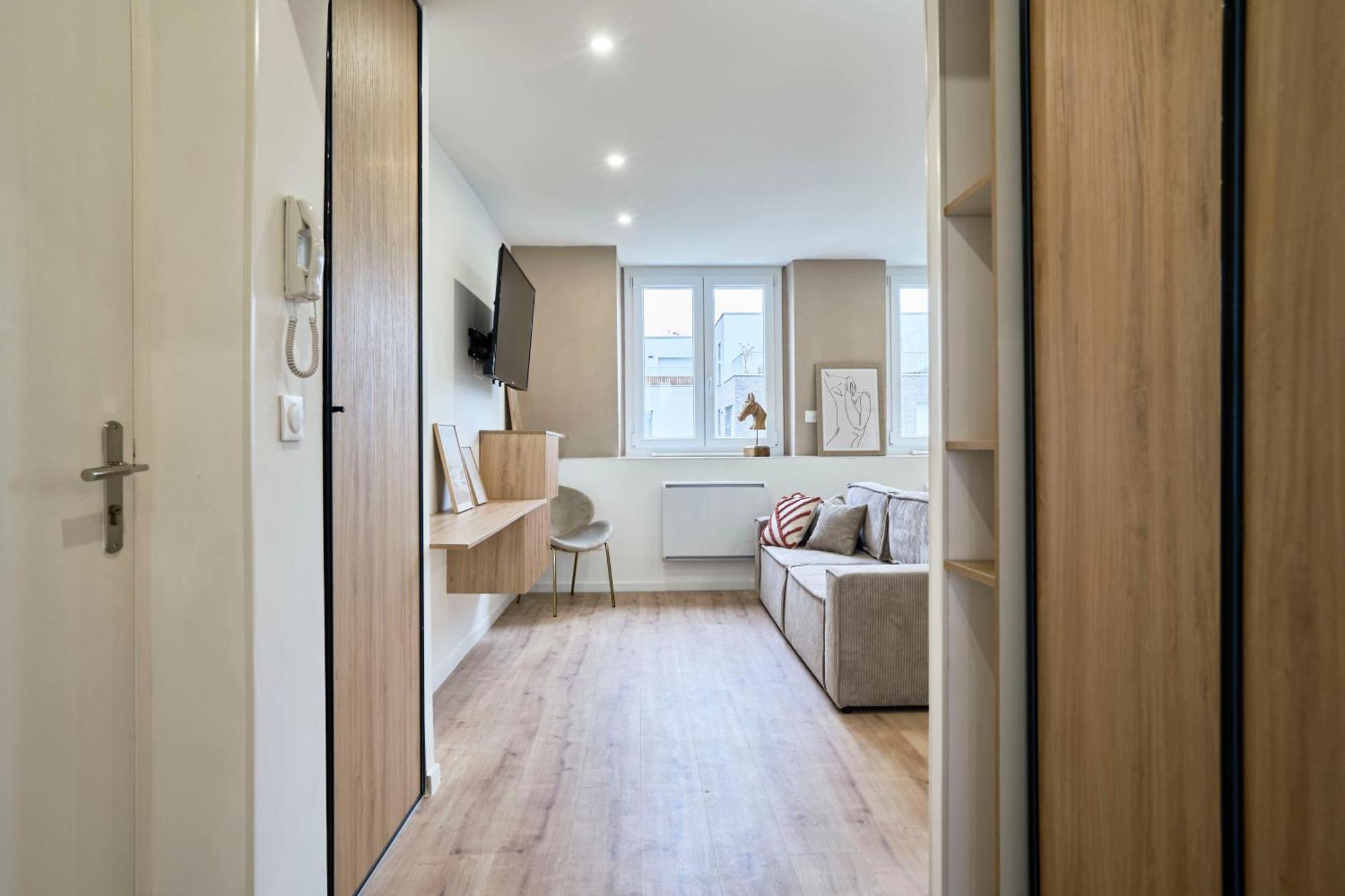 Apartment T2-spacieux-lumineux *
